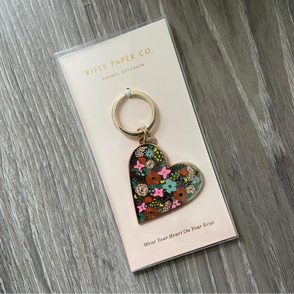 Gold Heart Keychain ✨ Free with purchase - Picture 1 of 2